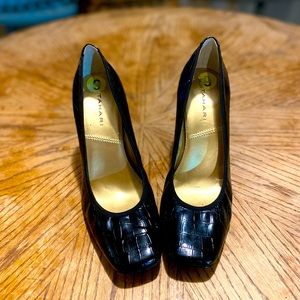 Tahari black croc embossed pumps